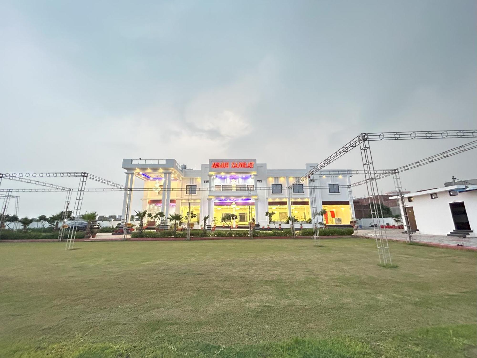 Awadh Samrat Resort Ayodhya 外观 照片