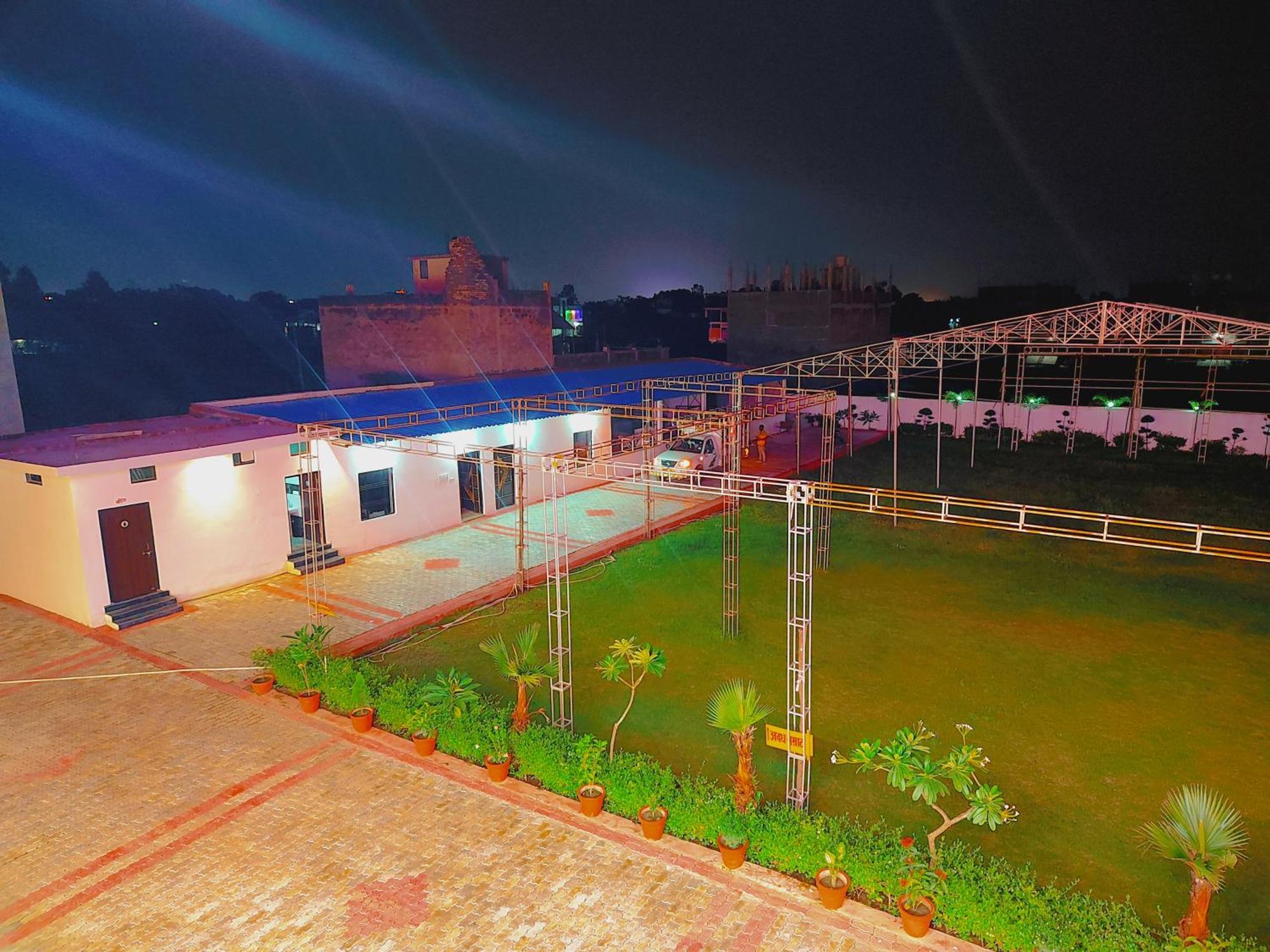 Awadh Samrat Resort Ayodhya 外观 照片