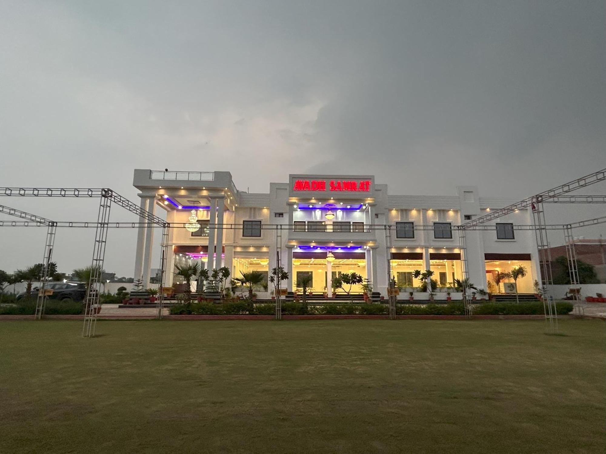 Awadh Samrat Resort Ayodhya 外观 照片